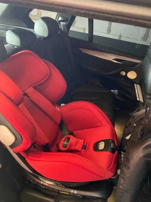 Автокрісло RECARO Salia (Select Garnet Red)