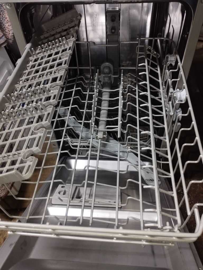 Zmywarka ARISTON HOTPOINT 45 wolnostojąca, stan bdb.