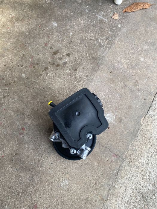 Гідропідсилювач рульового керма (ГУР) / Насос гідропідсилювача