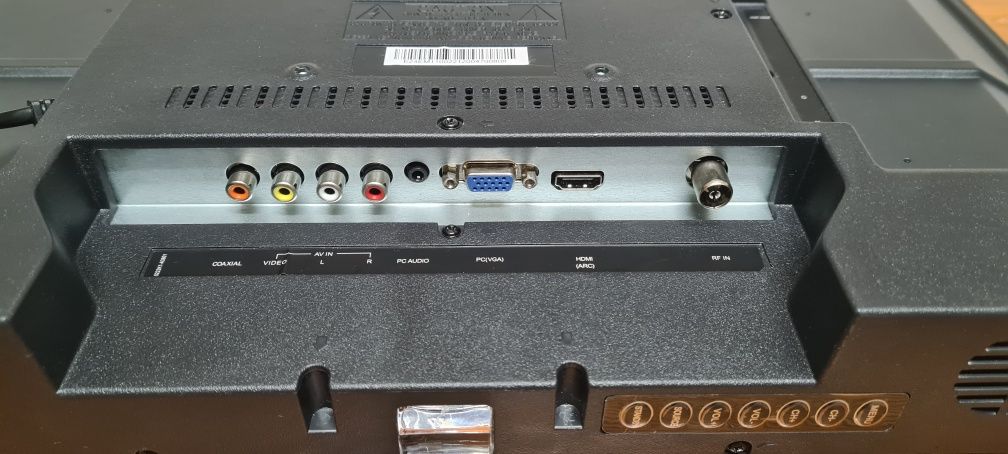 TV LCD Smart "24" para Peças (ecrã partido)