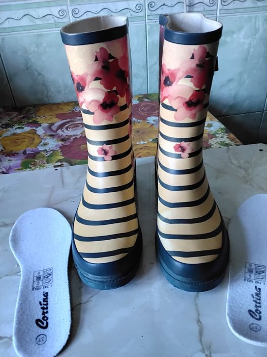 Предлагаю к продаже сапожки детские резиновие