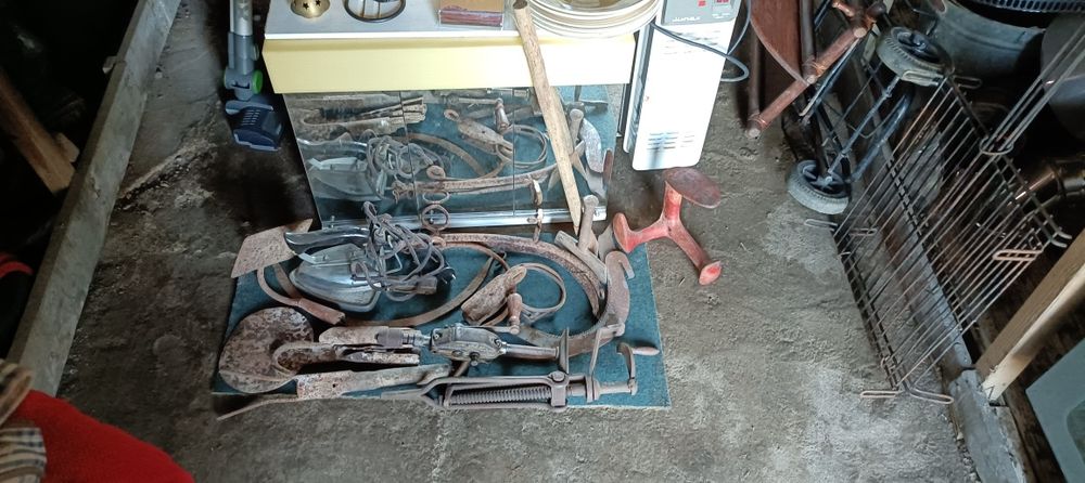 Antiguidades para desocupar ,ler anúncio