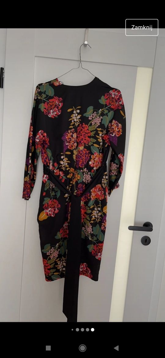 Sukienka H&M 38 M w kwiaty floral
Wiązana w talii
Elegancka