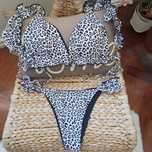 Bikinis L como novos padrões print animal e flores rosa