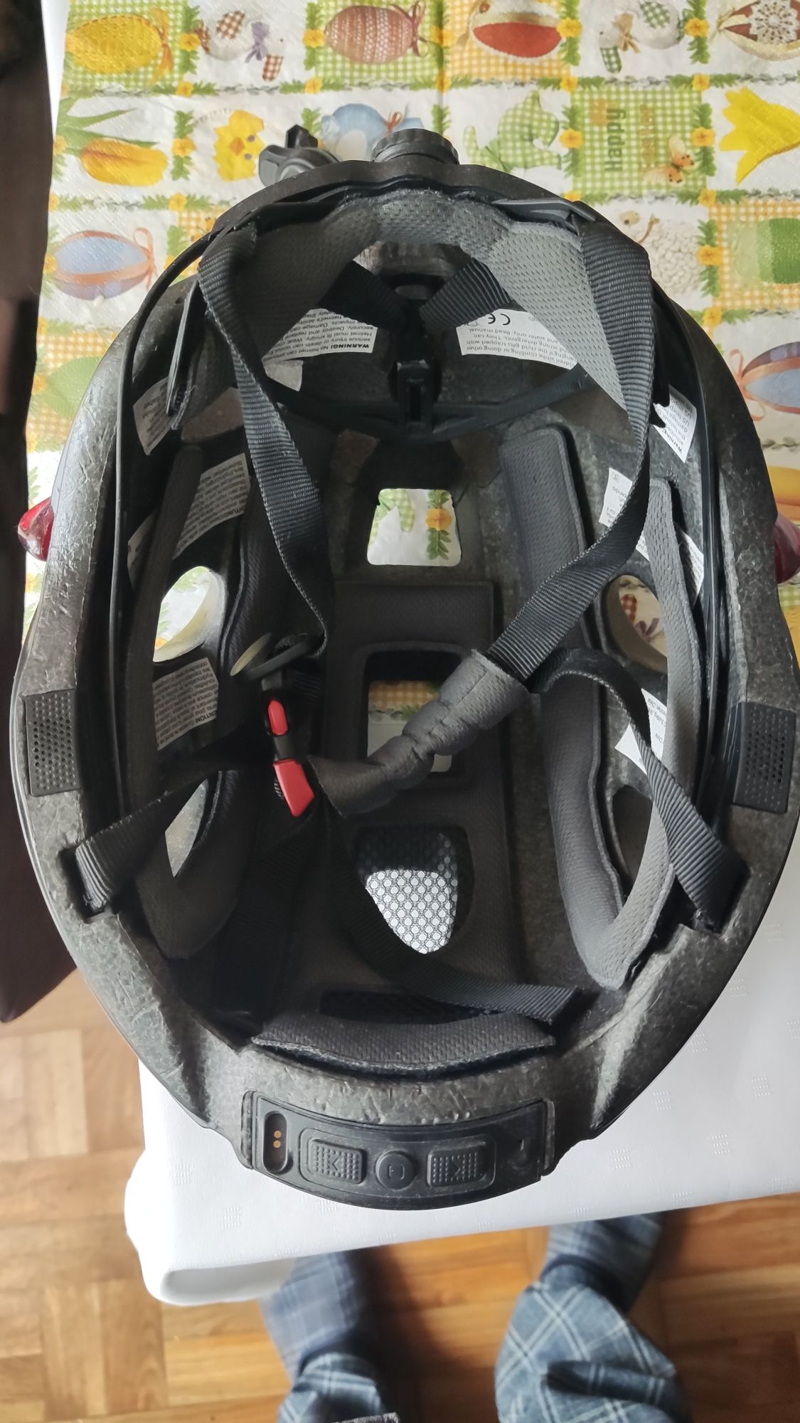 Wielkanoc.  #Kask rowerowy z systemem głośno mówiącym.