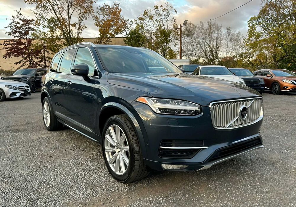 Volvo XC90      2019