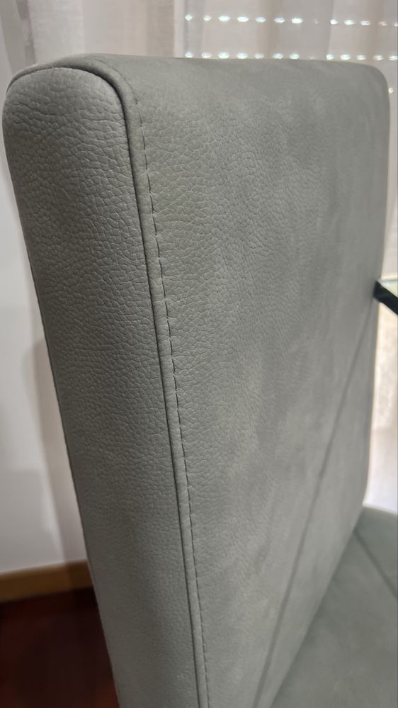 Conjunto mesa e cadeiras