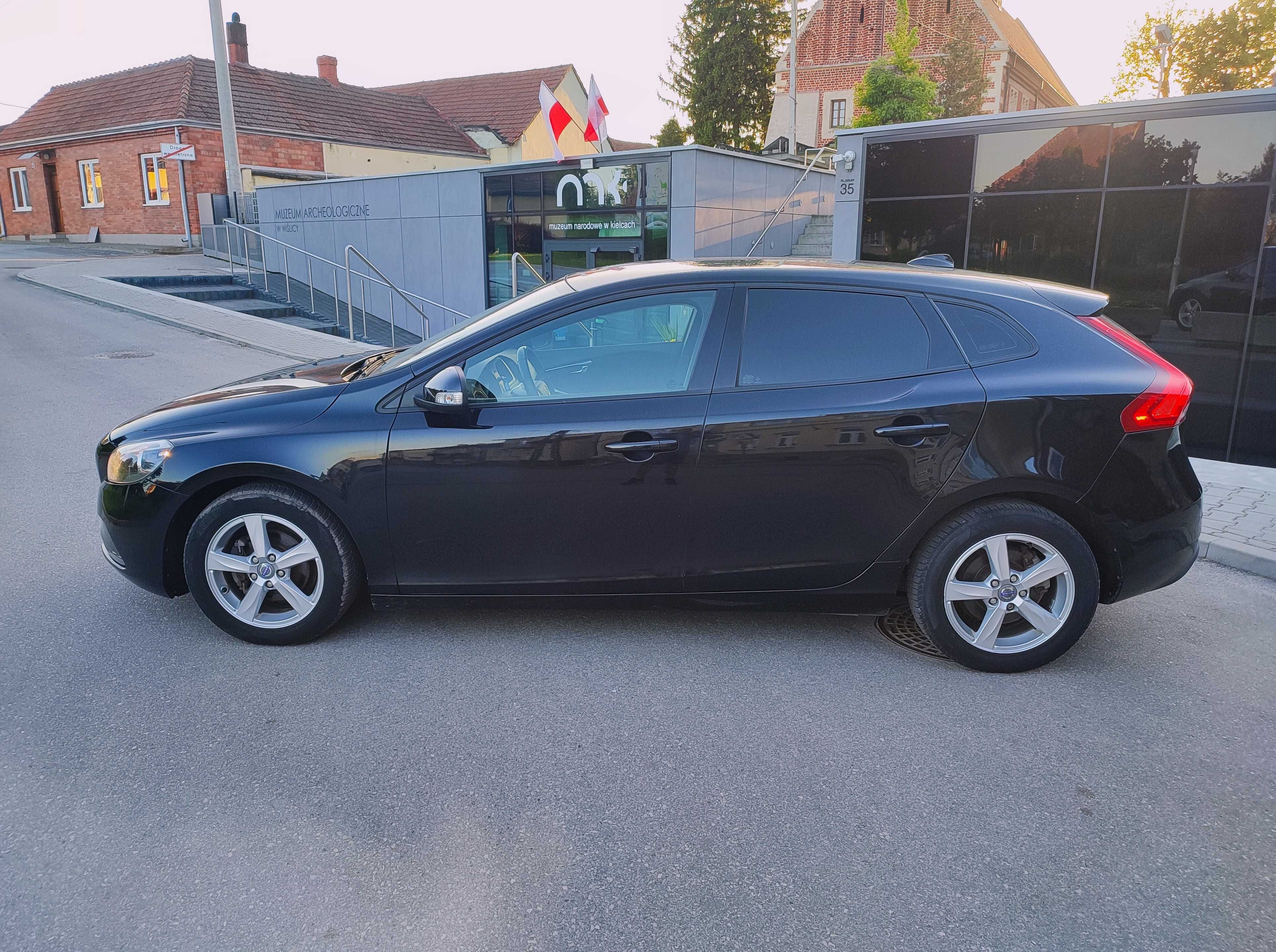 Volvo V40 1.6 D2 115KM 2013 rok Manual Zadbany Alufelgi Klima Czujniki