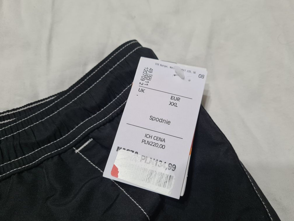 Krótkie spodenki marki Timberland - nowe, nieużywane, duży rozmiar.