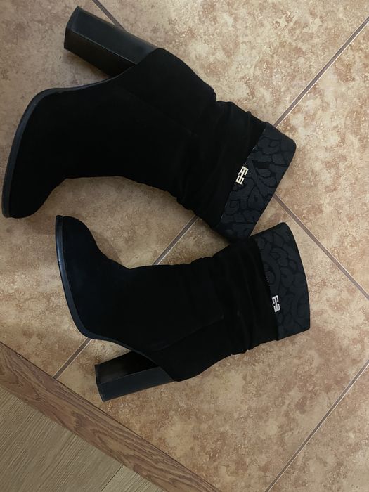 Демісезонні замшеві ботінки