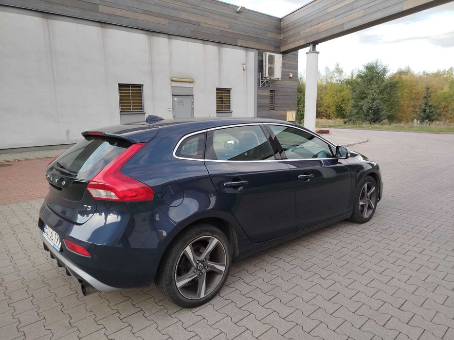 VOLVO V40 T3  2013 r. 1.6 benzyna,150 KM w pakiecie R-DESIGN - krajowe