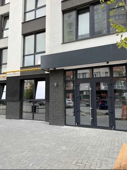 Фасадне приміщення в центрі міста, вул. Кисилевської