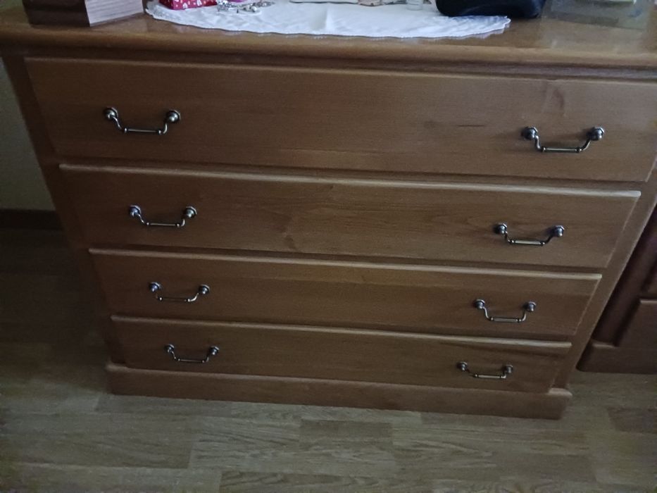 3 peças de Mobiliário de Quarto