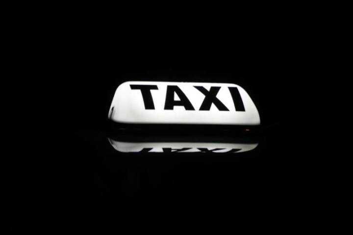 Akcesoria do taxi - kogut/lampa Taxi, naklejki, akcesoria, taksometr