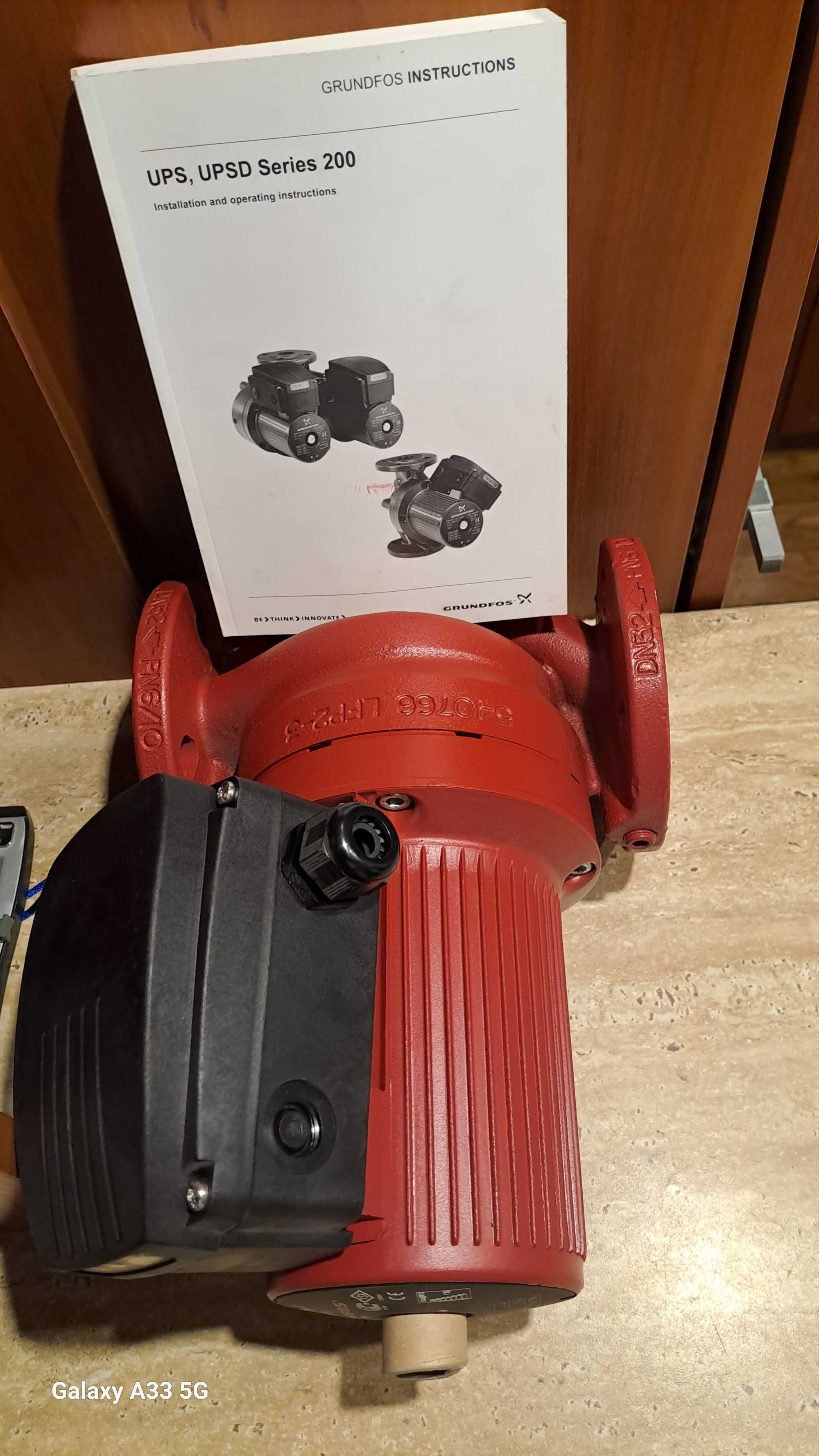 Sprzedam nową pompę obiegową Grundfos UPS 32-30F  z modułem.