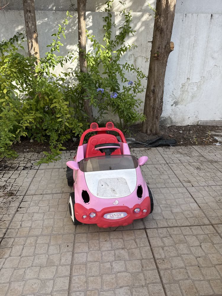 Carro de brincar Hello kitty (electrico mas sem estar a funcionar)