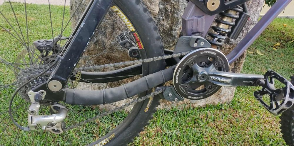 Giant ATX One DH team