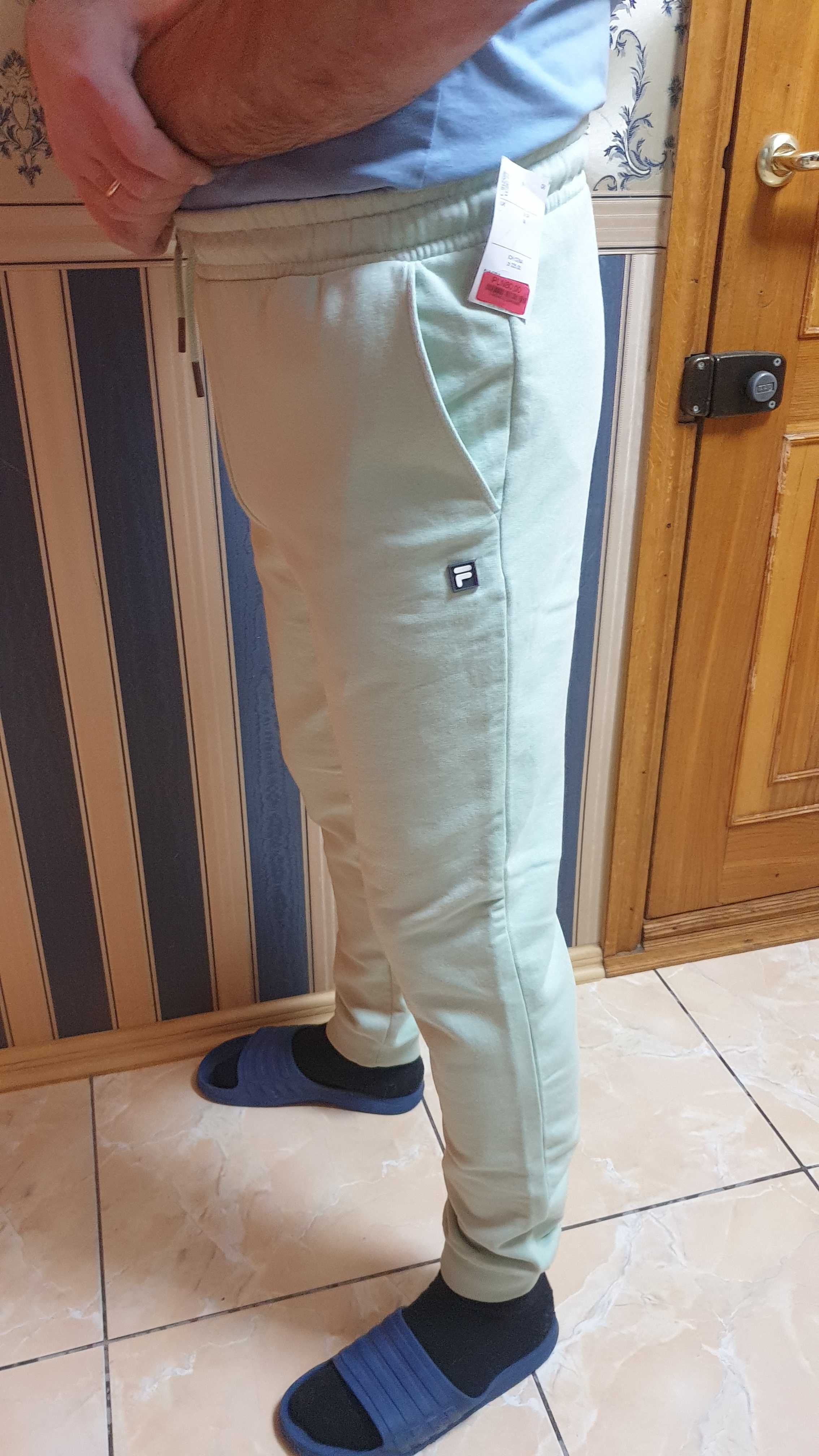 Продам новые Фирменные спортивные штаны "FILA"