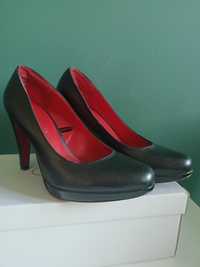 Buty obcas platforma czerwona podeszwa 37