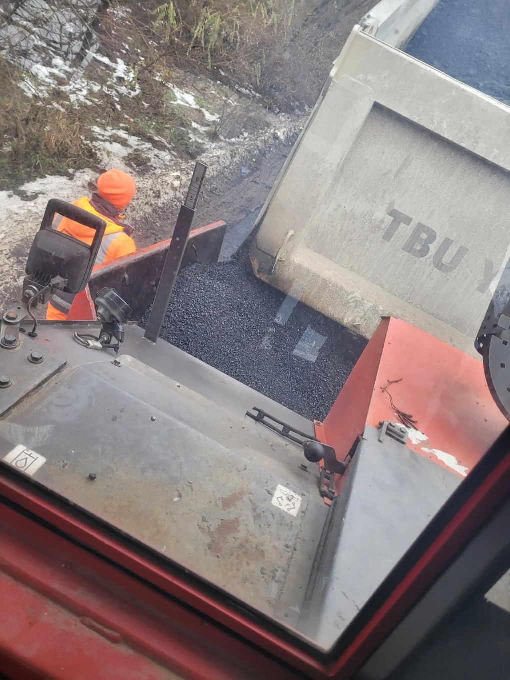 Volvo ABG TITAN 7820 B  Rozściełacz Asfaltu Gąsienicowy, Kabina Przesuwna, Bardzo Dobry Stan