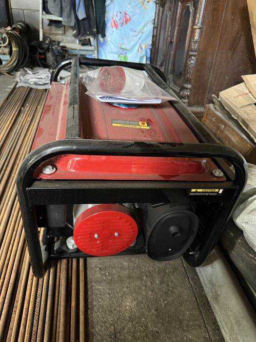 Генератор бензин новый 3КВ