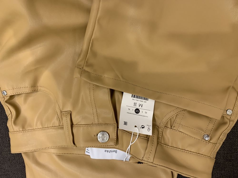 Кожанные штаны, широкие штаны размер M Bershka, брюки на девушку