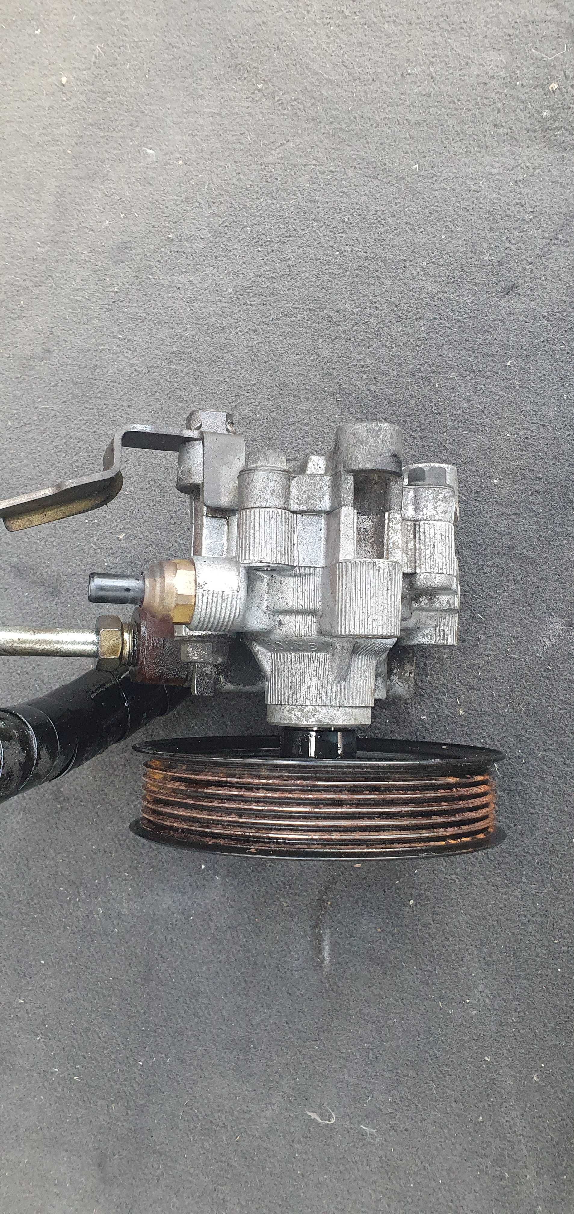 Pompa wspomagania Toyota Avensis T25 1.8VVTI Siedlce