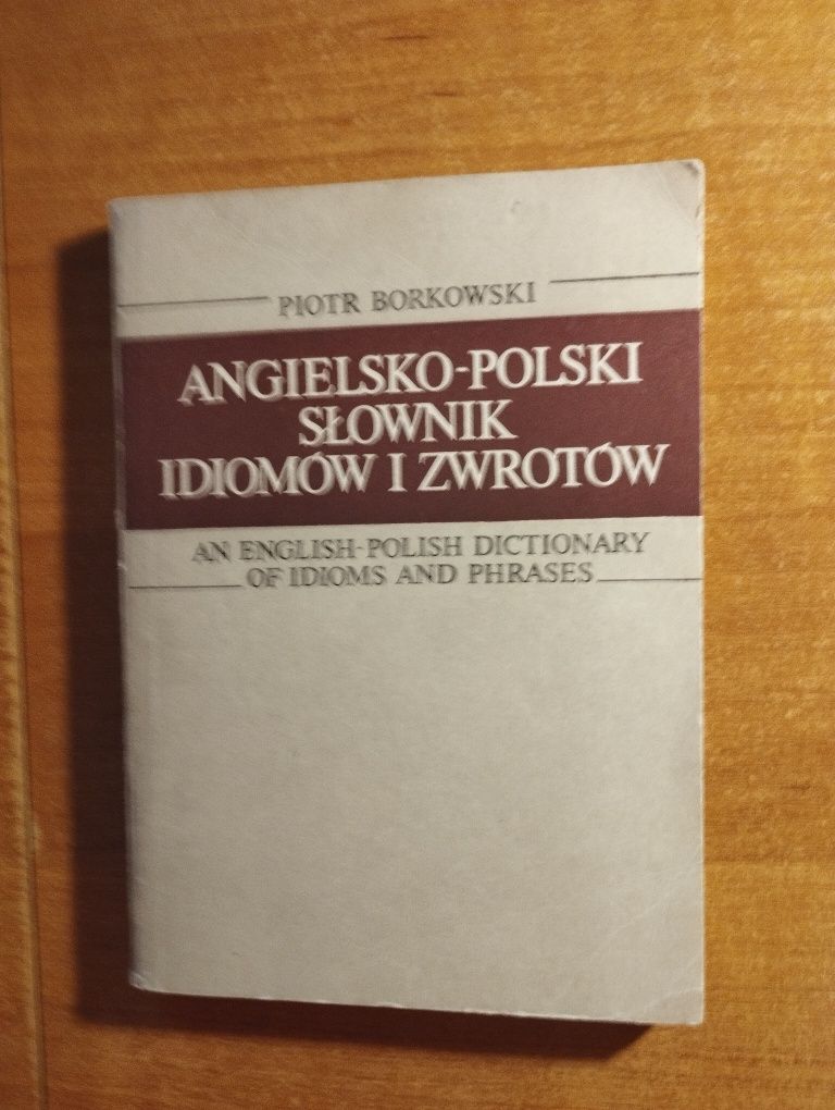 Angielski polski słownik. Udiomów i zwrotów