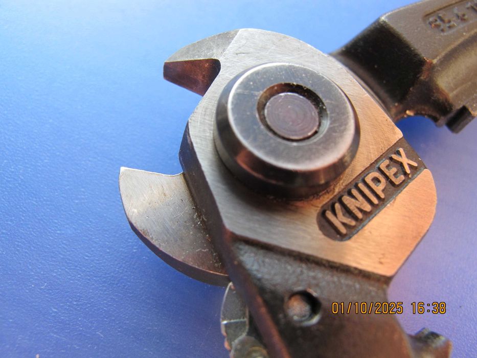 Nożyce do cięcia stalowych linek i szprych KNIPEX