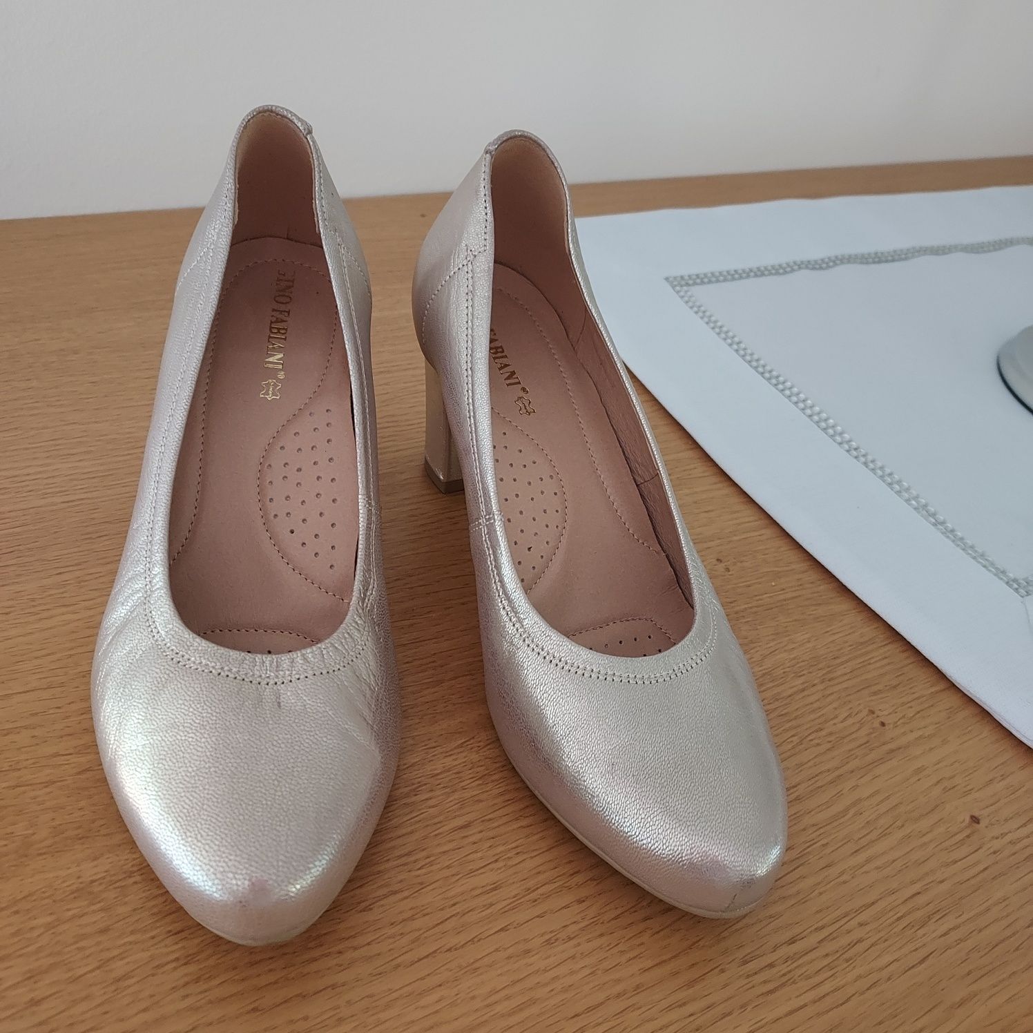 buty ze skóry 38 firmy GINO FABIANI nowe