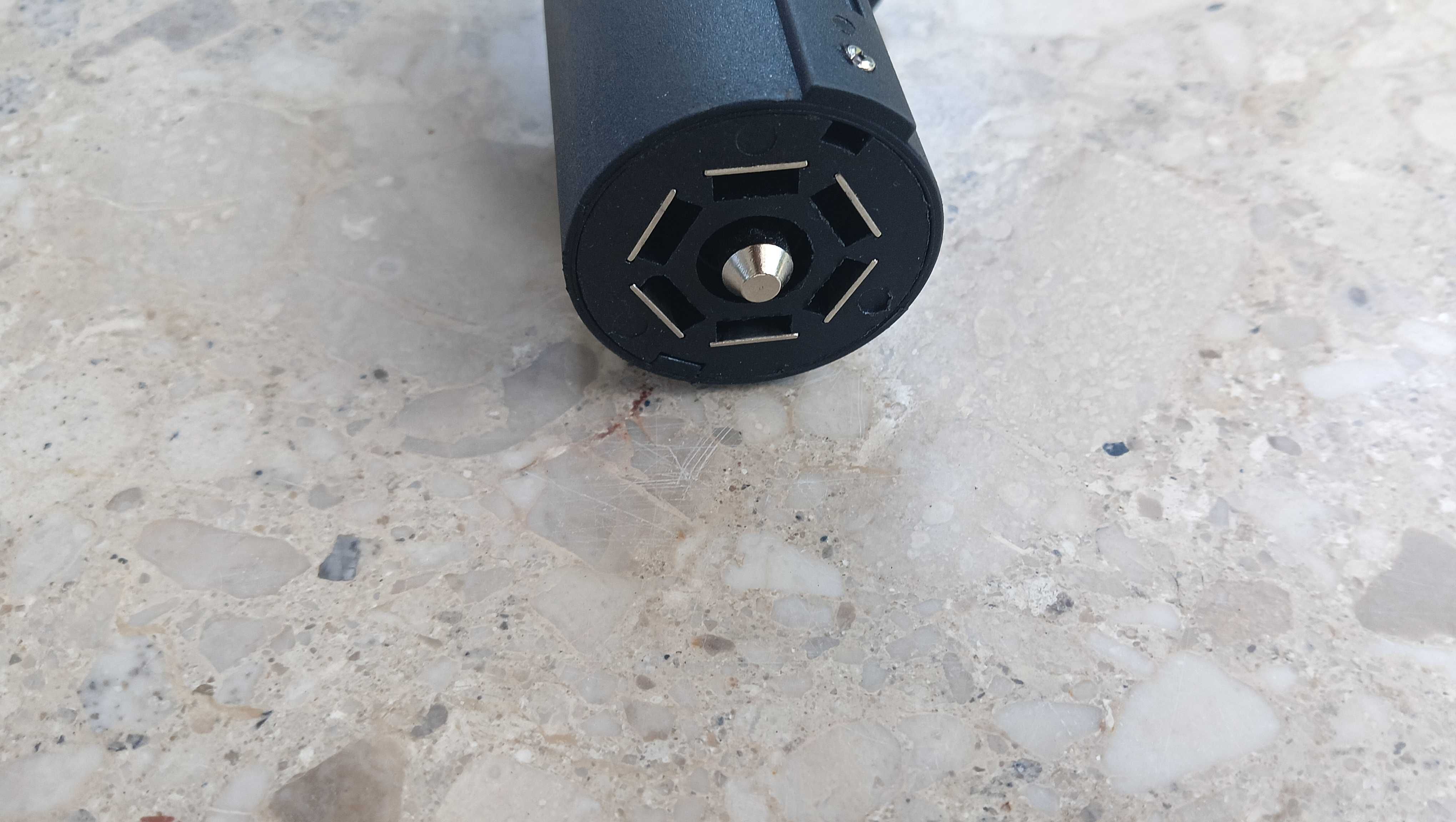 Adapter gniazda hak,  z gniazda 7-styUSA na gniazdo 7-styk UE , nowy.