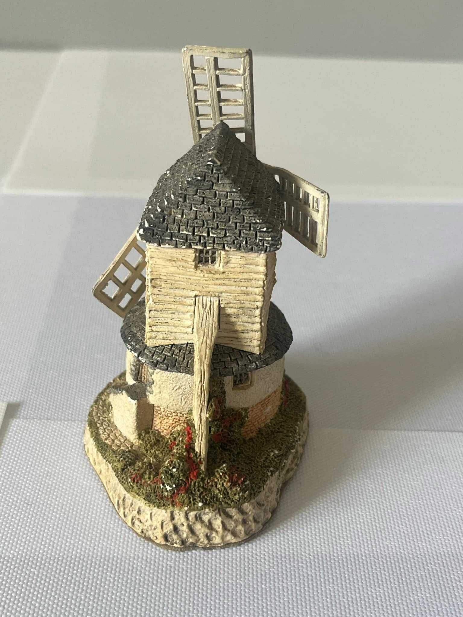 Wiatrak młyn  domek stara figurka Windmill by David Winter