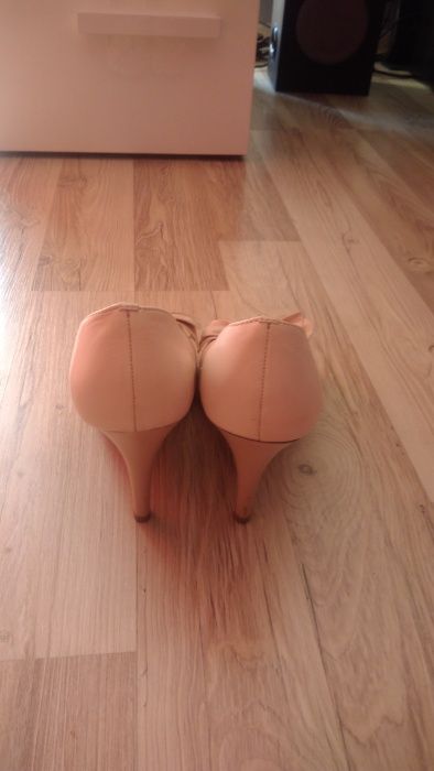 Sprzedam skórzane szpilki marki Bottero. Kolor pudrowy róż. Rozmiar 39