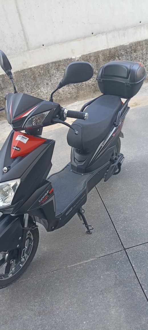 Moto elétrica en perfeitas condições
