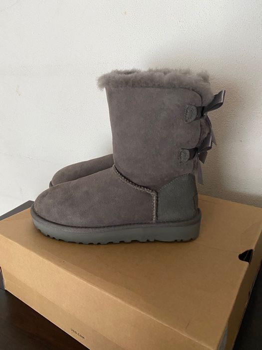 Botas UGG novas com laços - cinza