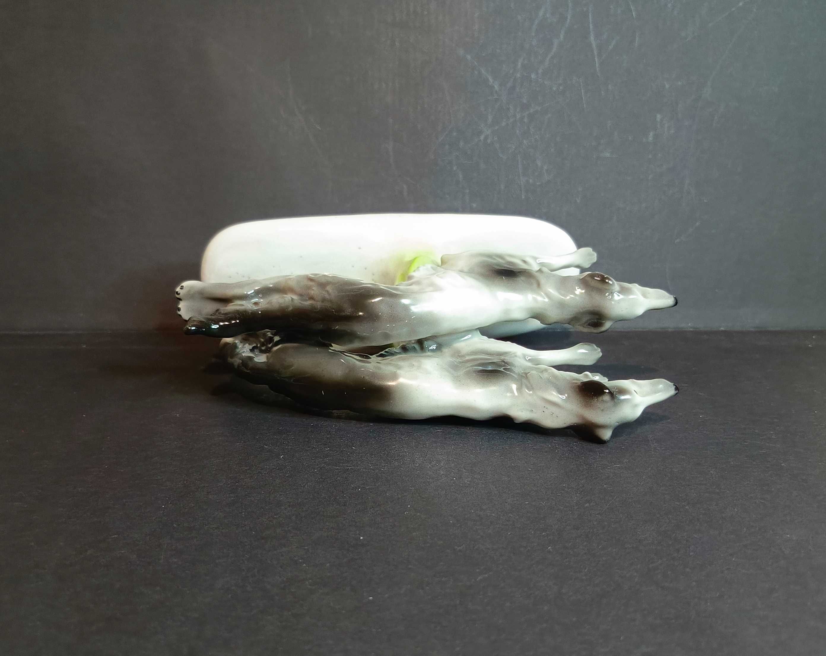 Figurka porcelanowa, dwa charty