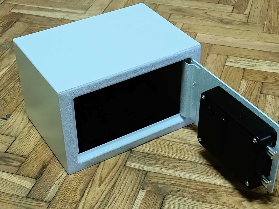 Сейфы электронные кодовые с 2 ключами