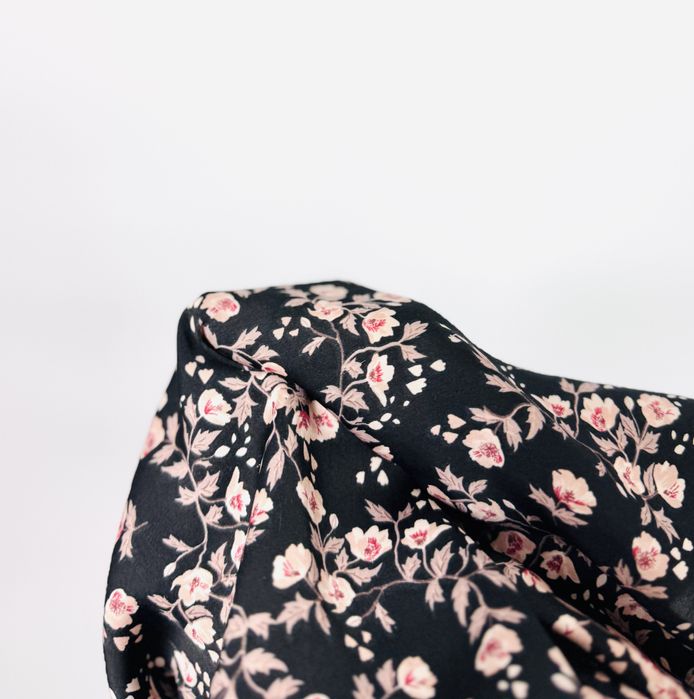 Czarny top w kwiaty z koronką L 40 H&M