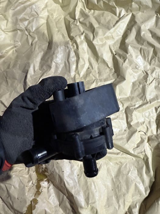 Помпа насос водяна охолодження Renault Zoe 19-24 144b03731r