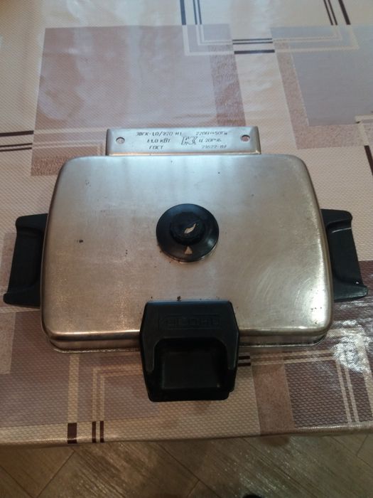 Продам пельменниці,форми для випікання вафель,електровафельницю-гриль,