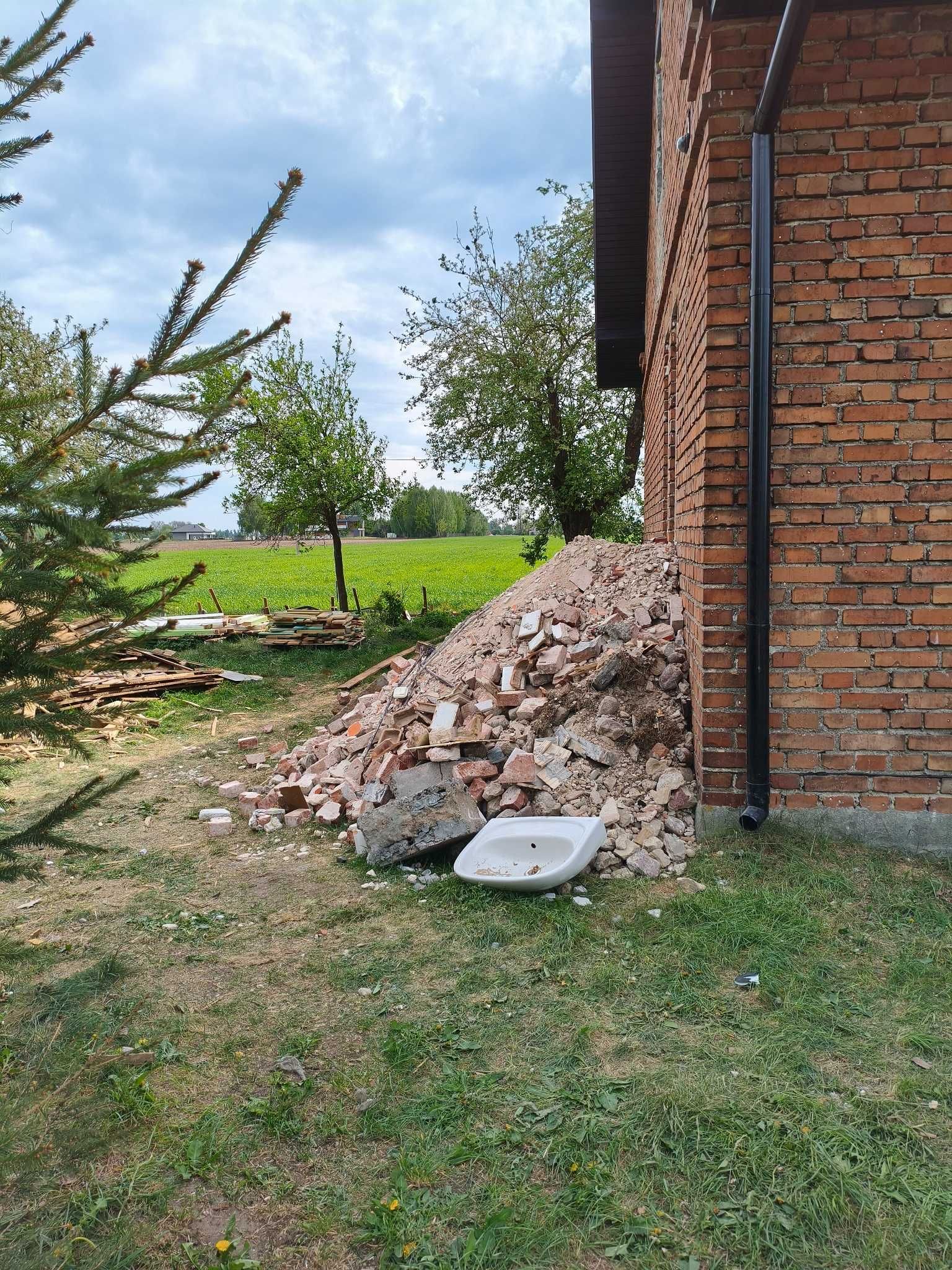GRUZ, DESKI oddam za DARMO tynki kawałki czerwonej cegły, deski