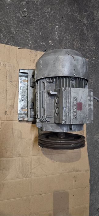 Silnik 15KW kompletny z naciągiem i kołem pasowym