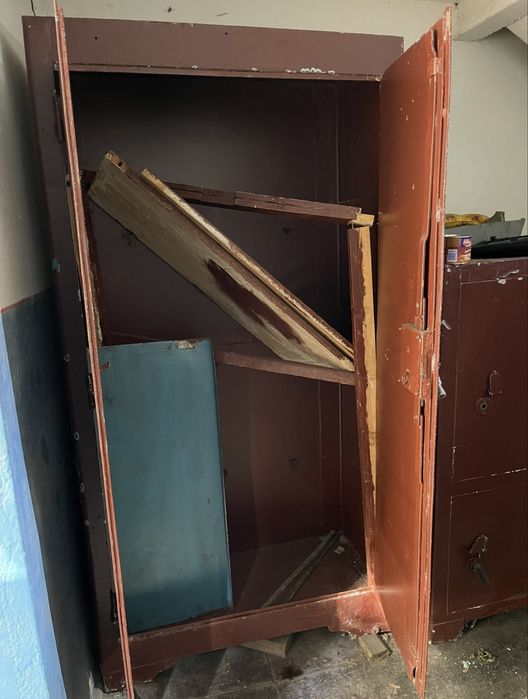 Металеві сейфи б/у