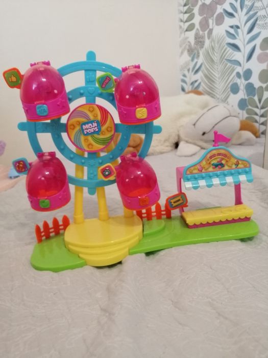 Karuzela + 2 figurki Moji pops