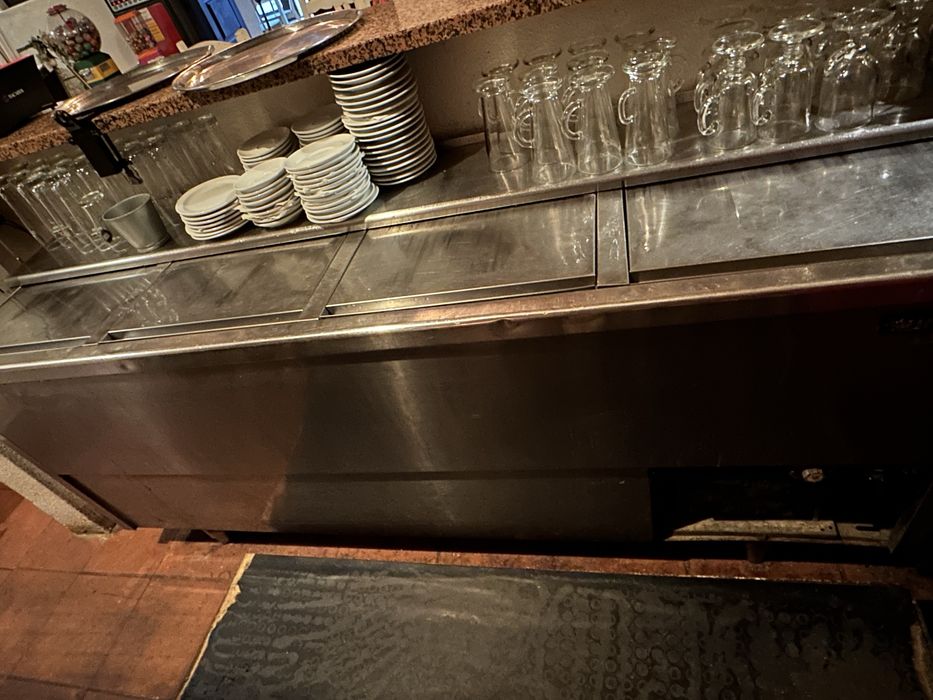 Arca frigorífica grande de café com 2 x 0.55m. Abertura superior.