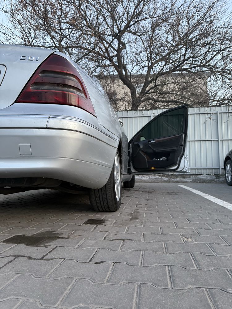 Мерседес w203 c220 2001 рік