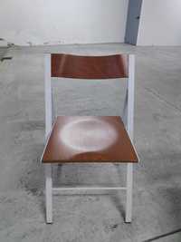 Cadeira em madeira e metal