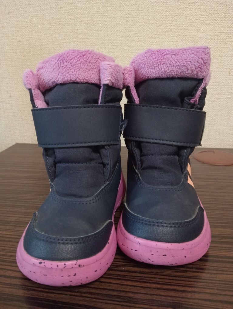 Черевики,дутіки ,чоботи   adidas 23