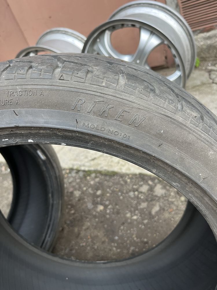 Продам шини без дефектів 225/40rz18