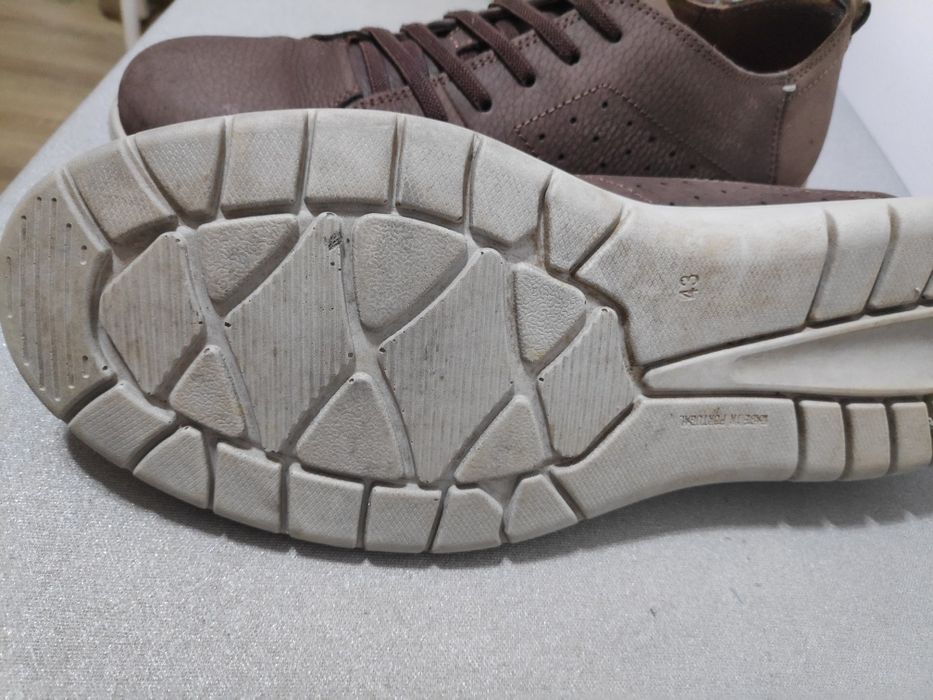 Sapatos homem 43